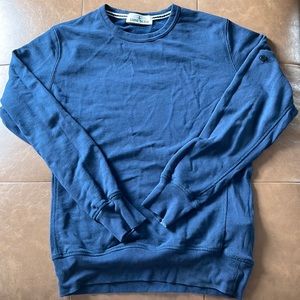 Stone Island size medium Navy sweatshirt missing patch. Good condition.